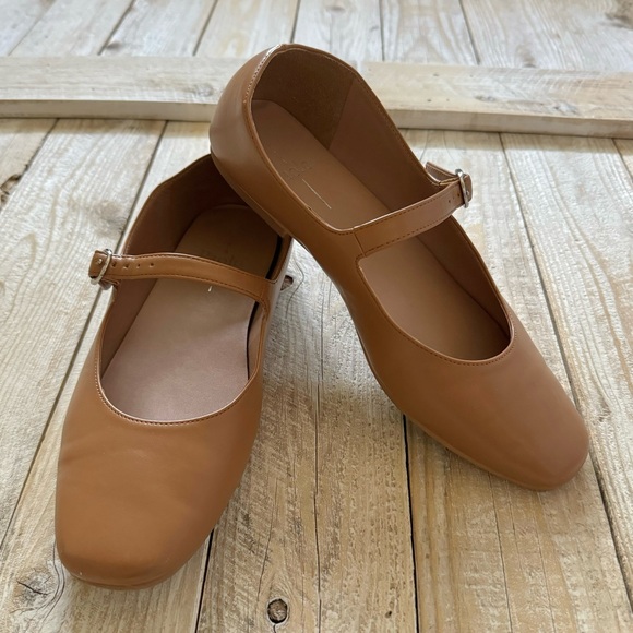 Paolo Tan Vegan Leather Mary Jane Flat w/ Silver Hardware - Picture 2 of 9